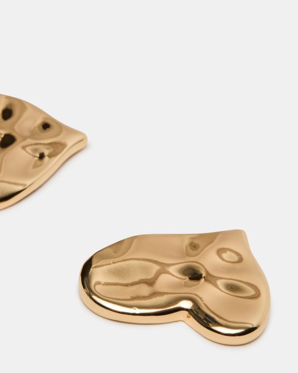 TEXTURED HEART STUD EARRINGS GOLD - Image 2